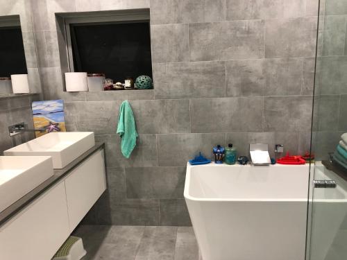 حمام, Billys in Little Bay حمام, Billys in Little Bay