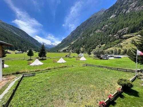 Panorama apartment for 2 near Zermatt with parking! in Tasch Panorama apartment for 2 near Zermatt with parking! in Tasch