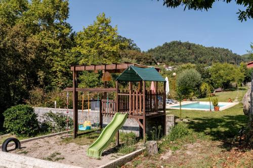 Casa de Campo do Telhado Caldelas in กาลเดลาส Casa de Campo do Telhado Caldelas in กาลเดลาส