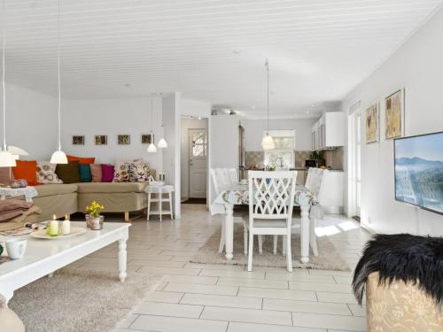 Holiday Home Alla - 500m from the sea by Interhome in Hou Holiday Home Alla - 500m from the sea by Interhome in Hou