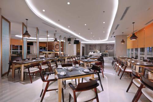 Restaurant, Harper MT Haryono by ASTON in Cawang Restaurant, Harper MT Haryono by ASTON in Cawang