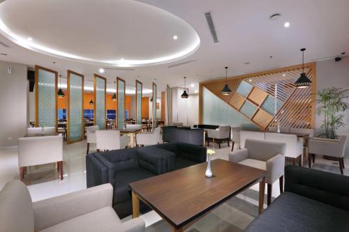 Bar/lounge, Harper MT Haryono by ASTON in Cawang Bar/lounge, Harper MT Haryono by ASTON in Cawang