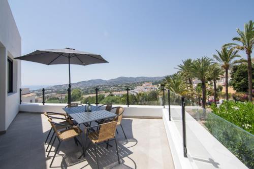 beranda/teres, Apartamentos & SPA Torres de San Juan in Pusat Bandar Nerja beranda/teres, Apartamentos & SPA Torres de San Juan in Pusat Bandar Nerja