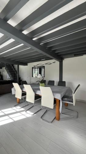 Grande maison à la campagne (Grande maison a la campagne) in La Ferte-Frenel Grande maison à la campagne (Grande maison a la campagne) in La Ferte-Frenel