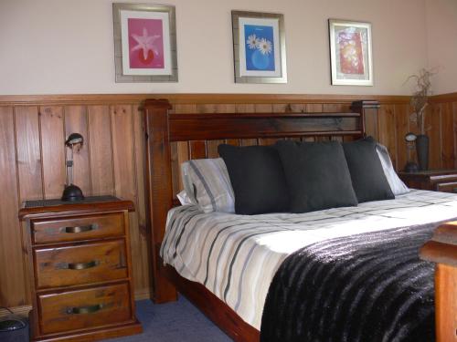 This photo about Mountain Hideaway shared on HyHotel.com