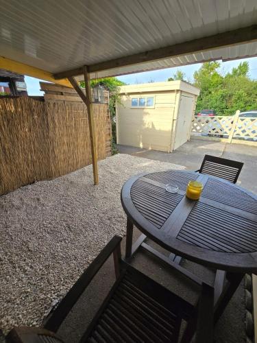 Le Chalet D'oye - bord de mer-réserve naturelle- Oye Plage (Le Chalet D'oye - bord de mer-reserve naturelle- Oye Plage) in อัว ปลาฌ Le Chalet D'oye - bord de mer-réserve naturelle- Oye Plage (Le Chalet D'oye - bord de mer-reserve naturelle- Oye Plage) in อัว ปลาฌ