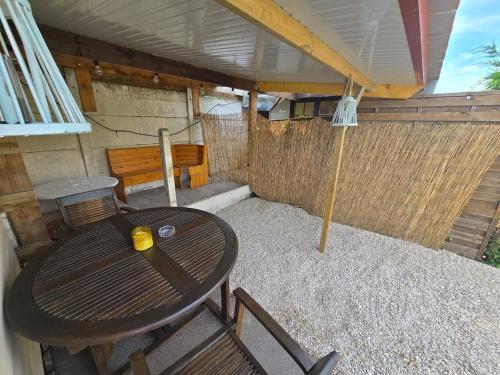 Le Chalet D'oye - bord de mer-réserve naturelle- Oye Plage (Le Chalet D'oye - bord de mer-reserve naturelle- Oye Plage) in อัว ปลาฌ Le Chalet D'oye - bord de mer-réserve naturelle- Oye Plage (Le Chalet D'oye - bord de mer-reserve naturelle- Oye Plage) in อัว ปลาฌ