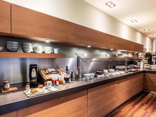 Restaurant, B&B HOTEL Essen-Hbf in Essen City Center Restaurant, B&B HOTEL Essen-Hbf in Essen City Center