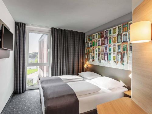 Guestroom, B&B Hotel Lubeck-Hbf in Lubeck Guestroom, B&B Hotel Lubeck-Hbf in Lubeck