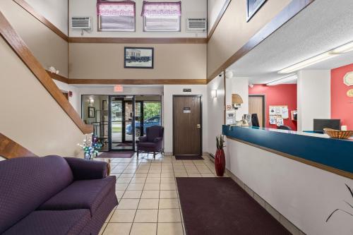 Vestíbulo, Wautoma Inn by OYO Near Airport WI 73 in Wautoma (WI) Vestíbulo, Wautoma Inn by OYO Near Airport WI 73 in Wautoma (WI)