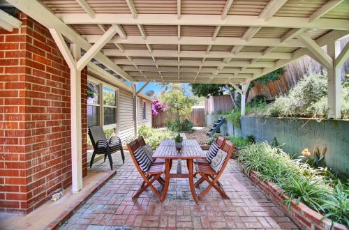 Relax and Recharge here Close to All Attractions in Birdland Relax and Recharge here Close to All Attractions in Birdland