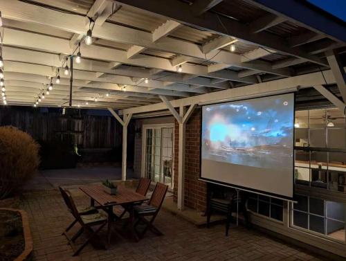 Relax and Recharge here Close to All Attractions in Birdland Relax and Recharge here Close to All Attractions in Birdland