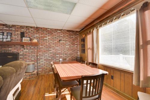 Serene Saxton Lodge 7 Mi to Lake Raystown! in Τζονστάουν(Πενσυλβάνια) Serene Saxton Lodge 7 Mi to Lake Raystown! in Τζονστάουν(Πενσυλβάνια)