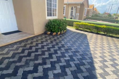 2-Bed Sleeps 4 Private Garden Parking in Portmore 2-Bed Sleeps 4 Private Garden Parking in Portmore