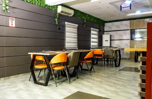 Restaurant, H3 Hotel and Events Centre in Abeokuta Restaurant, H3 Hotel and Events Centre in Abeokuta