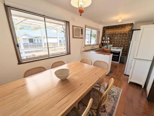 Gwendoline Cottage, Pets, Main St. Station in Kilsyth Gwendoline Cottage, Pets, Main St. Station in Kilsyth