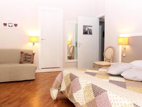This photo about Grand Tour 4rooms shared on HyHotel.com