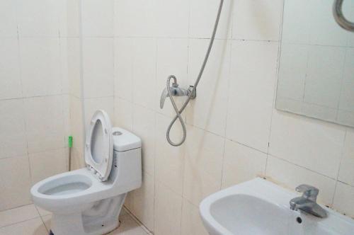 Bathroom, Beijing Huanghuacheng Water Great Wall Derunju Guesthouse in Huairou District Bathroom, Beijing Huanghuacheng Water Great Wall Derunju Guesthouse in Huairou District
