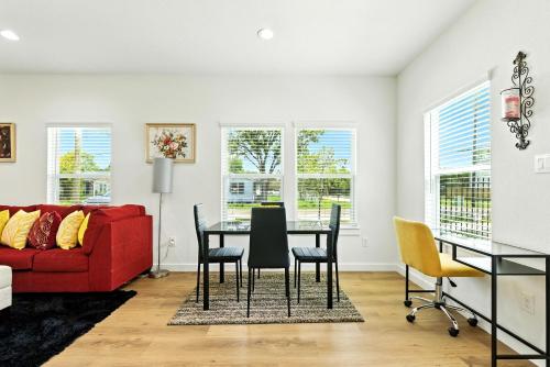 Facilities, Brand-New 3 BR House Mins To Downtown and Airports in East Houston Facilities, Brand-New 3 BR House Mins To Downtown and Airports in East Houston