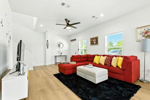 Brand-New 3 BR House Mins To Downtown and Airports in East Houston Brand-New 3 BR House Mins To Downtown and Airports in East Houston