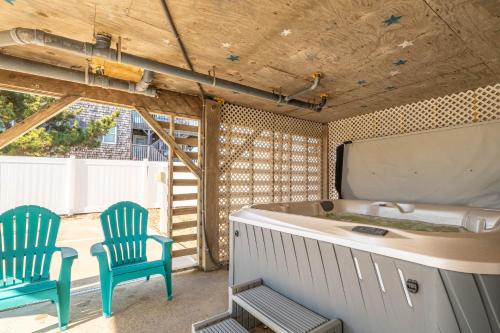 Experience Ocean Views at Pinstripe Paradise, 5 BR, Pool, Pets OK! in Kitty Hawk (NC) Experience Ocean Views at Pinstripe Paradise, 5 BR, Pool, Pets OK! in Kitty Hawk (NC)