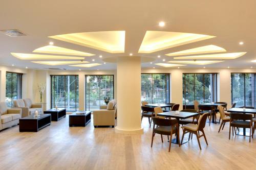 Athens Avenue Hotel - image 7