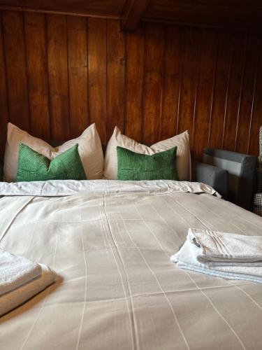 Bed, NEU! Seepanorama, am See 15 min von Interlaken in Oberried am Brienzersee Bed, NEU! Seepanorama, am See 15 min von Interlaken in Oberried am Brienzersee