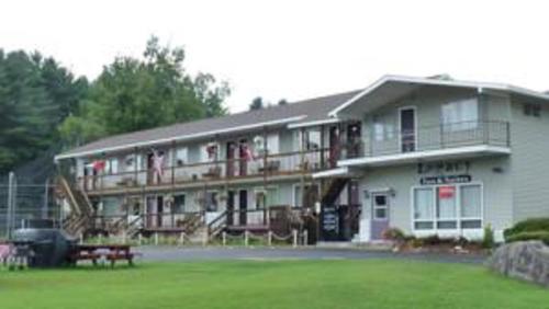 在meiguo.com看到的乔治湖传统套房酒店的介绍图片