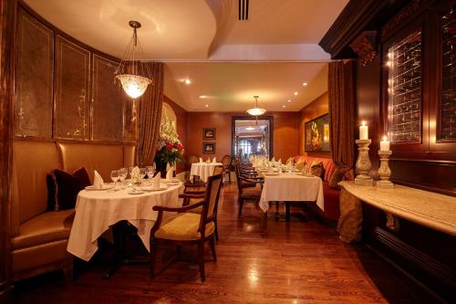 Restaurant, Wedgewood Hotel and Spa in Vancouver (BC) Restaurant, Wedgewood Hotel and Spa in Vancouver (BC)