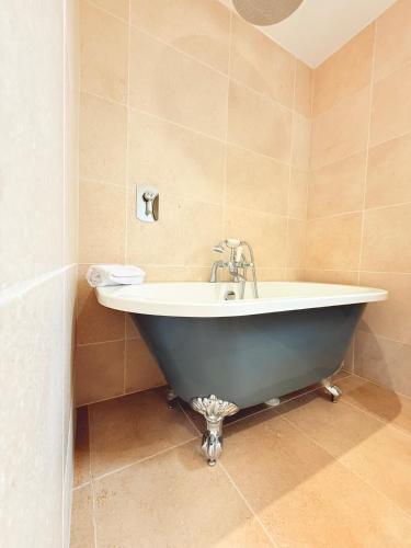 Serene Cotswold Escape 360 Views Private Acres Dog Friendly in Tredington Serene Cotswold Escape 360 Views Private Acres Dog Friendly in Tredington