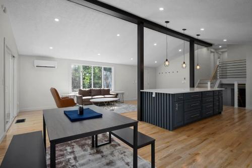 *NEW* Large Backyard ~ Game Room ~ Firepit ~ Lake in Skaneateles (NY) *NEW* Large Backyard ~ Game Room ~ Firepit ~ Lake in Skaneateles (NY)