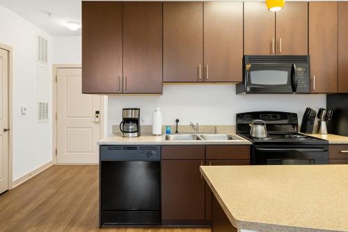 Urban Mid-Rise Studio King-Size Stay 3z9 near กู๊ดพีเพิลบริววิงคอมพานี Urban Mid-Rise Studio King-Size Stay 3z9 near กู๊ดพีเพิลบริววิงคอมพานี