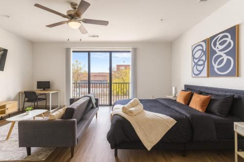 Bright Mid-Rise Studio King Comfort 2y5 near กู๊ดพีเพิลบริววิงคอมพานี Bright Mid-Rise Studio King Comfort 2y5 near กู๊ดพีเพิลบริววิงคอมพานี