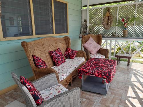 RAIATEA, OPOA, Fare Rêvé, Bord de mer (RAIATEA, OPOA, Fare Reve, Bord de mer) in Opoa RAIATEA, OPOA, Fare Rêvé, Bord de mer (RAIATEA, OPOA, Fare Reve, Bord de mer) in Opoa