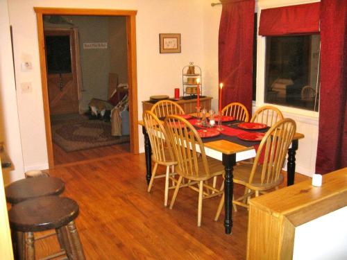 Pet-Friendly Cabin Rental near the Bigelow Preserve in Maine in Carrabassett Valley (ME) Pet-Friendly Cabin Rental near the Bigelow Preserve in Maine in Carrabassett Valley (ME)