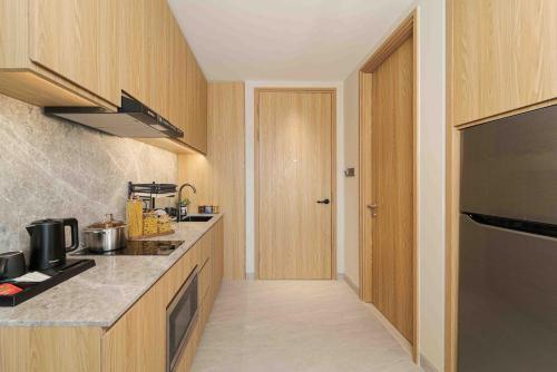 Kitchen, Oakwood Hotel & Apartments Grand Batam near Pasar Tiban Centre Kitchen, Oakwood Hotel & Apartments Grand Batam near Pasar Tiban Centre