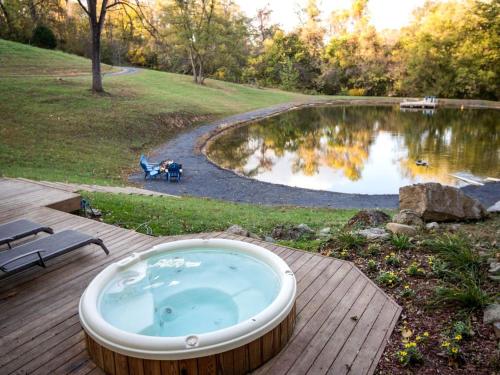 Whirlpool, Incredible Cabin Rental with a Pond and Waterfall on the Shenandoah River, Virginia in Front Royal (VA) Whirlpool, Incredible Cabin Rental with a Pond and Waterfall on the Shenandoah River, Virginia in Front Royal (VA)