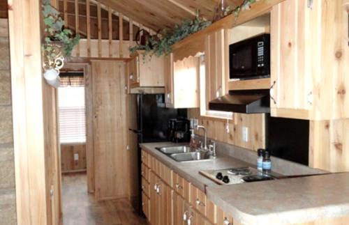Warm Family Cabin for an Exciting Vacation in Northeastern Wyoming in صندانس Warm Family Cabin for an Exciting Vacation in Northeastern Wyoming in صندانس