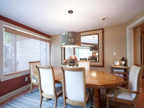 Spacious Vacation Rental for a Group Getaway in Pendleton, Kentucky in La Grange (KY) Spacious Vacation Rental for a Group Getaway in Pendleton, Kentucky in La Grange (KY)