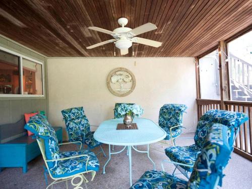 Spacious Vacation Rental for a Group Getaway in Pendleton, Kentucky in La Grange (KY) Spacious Vacation Rental for a Group Getaway in Pendleton, Kentucky in La Grange (KY)