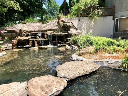 Spacious Vacation Rental for a Group Getaway in Pendleton, Kentucky in La Grange (KY) Spacious Vacation Rental for a Group Getaway in Pendleton, Kentucky in La Grange (KY)