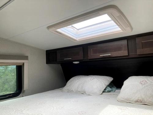 Tiny Caravan Great for Couples with Landscape Views in Idaho in St Maries (ID) Tiny Caravan Great for Couples with Landscape Views in Idaho in St Maries (ID)