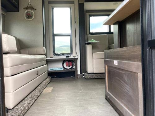 Tiny Caravan Great for Couples with Landscape Views in Idaho in St Maries (ID) Tiny Caravan Great for Couples with Landscape Views in Idaho in St Maries (ID)