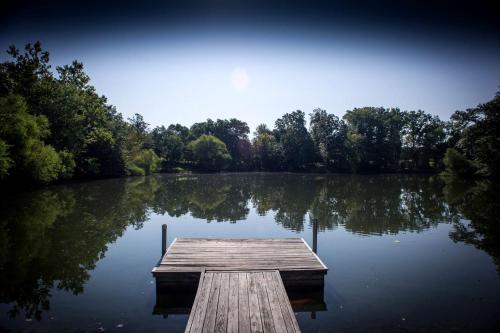 Rustic Cozy Cabin with Hot-tub in Carbondale, Illinois in Carbondale (IL) Rustic Cozy Cabin with Hot-tub in Carbondale, Illinois in Carbondale (IL)