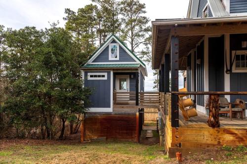 Elevated Cabin in the Trees Perfect for a Weekend Getaway in the Outer Banks, North Carolina in Kitty Hawk (NC) Elevated Cabin in the Trees Perfect for a Weekend Getaway in the Outer Banks, North Carolina in Kitty Hawk (NC)