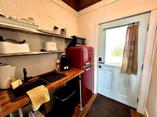 Elevated Cabin in the Trees Perfect for a Weekend Getaway in the Outer Banks, North Carolina in Kitty Hawk (NC) Elevated Cabin in the Trees Perfect for a Weekend Getaway in the Outer Banks, North Carolina in Kitty Hawk (NC)