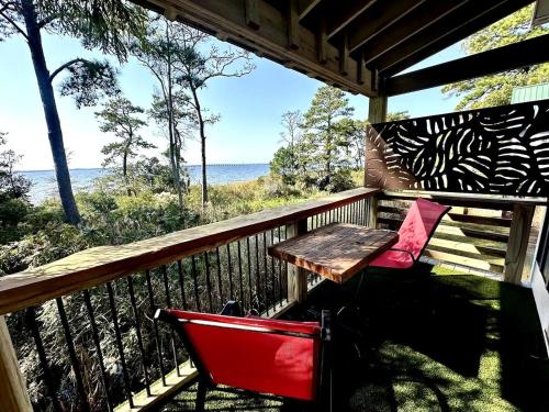 Elevated Cabin in the Trees Perfect for a Weekend Getaway in the Outer Banks, North Carolina in Kitty Hawk (NC) Elevated Cabin in the Trees Perfect for a Weekend Getaway in the Outer Banks, North Carolina in Kitty Hawk (NC)