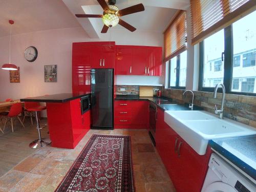 Kitchen, The Red House in Sai Kung Kitchen, The Red House in Sai Kung