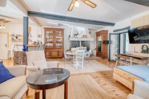 Charmante et élégante ferme rénovée (Charmante et elegante ferme renovee) in Dourgne Charmante et élégante ferme rénovée (Charmante et elegante ferme renovee) in Dourgne