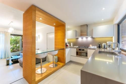 кухня, Rêve de Saint Barth - Vue Mer - Piscine Chauffée & Jacuzzi (Reve de Saint Barth - Vue Mer - Piscine Chauffee & Jacuzzi) in Gustavia кухня, Rêve de Saint Barth - Vue Mer - Piscine Chauffée & Jacuzzi (Reve de Saint Barth - Vue Mer - Piscine Chauffee & Jacuzzi) in Gustavia